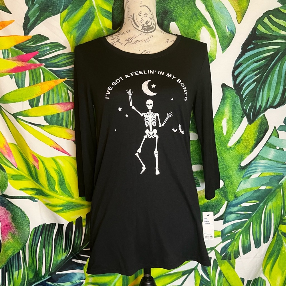 NWT Apt 9. XS “I’ve Got A Feeling In My Bones” Black Halloween Spooky Tunic Tee